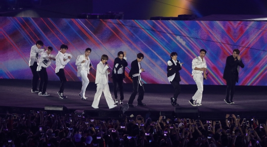 Aksi Super Junior di malam penutupan Asian Games 2018