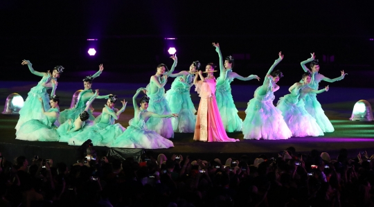 Aksi penari cantik Tiongkok warnai penutupan Asian Games 2018