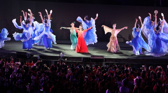 Aksi penari cantik Tiongkok warnai penutupan Asian Games 2018
