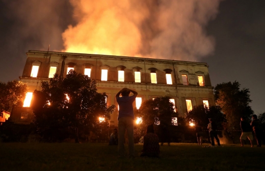 Museum berusia ratusan tahun di Brasil terbakar hebat