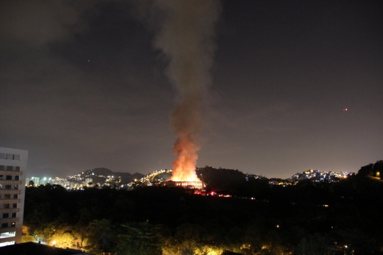 Museum berusia ratusan tahun di Brasil terbakar hebat