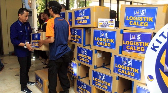 NasDem bagikan logistik kampanye kepada ratusan bakal caleg