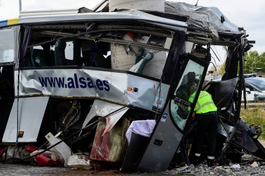 Tabrak pilar flyover, bus maut tewaskan lima penumpang
