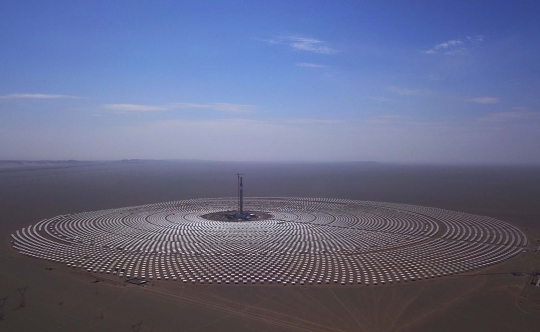 Melihat lebih dekat pembangkit listrik tenaga surya di China