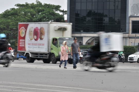 Ketiadaan JPO dan lampu merah di simpang Pulogadung ancam keselamatan pejalan kaki