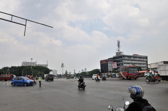 Ketiadaan JPO dan lampu merah di simpang Pulogadung ancam keselamatan pejalan kaki