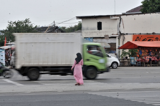 Ketiadaan JPO dan lampu merah di simpang Pulogadung ancam keselamatan pejalan kaki