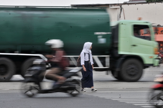 Ketiadaan JPO dan lampu merah di simpang Pulogadung ancam keselamatan pejalan kaki