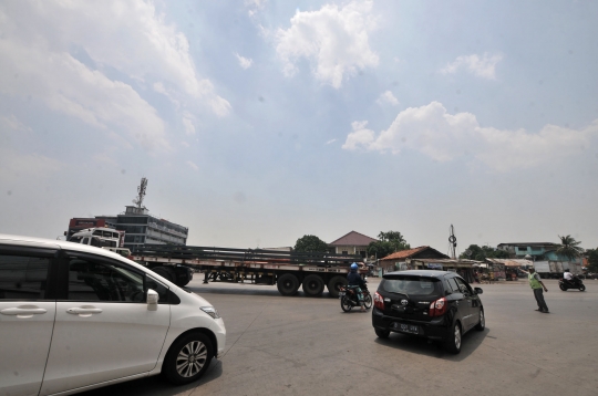 Ketiadaan JPO dan lampu merah di simpang Pulogadung ancam keselamatan pejalan kaki