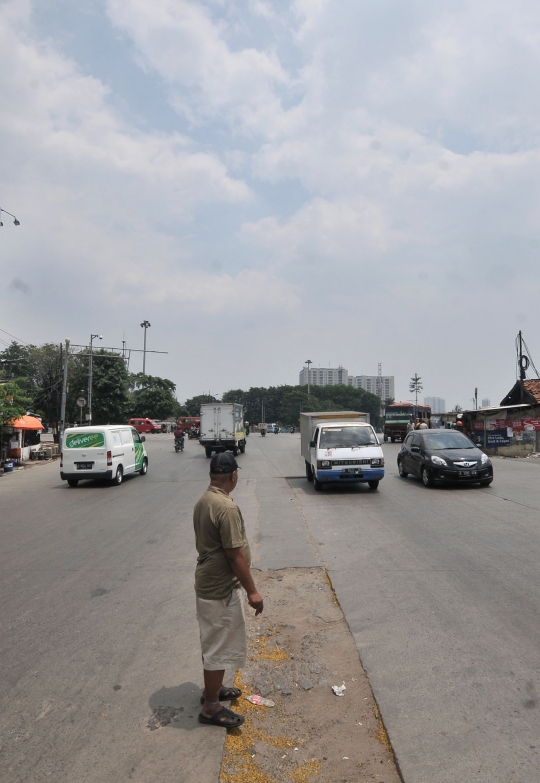 Ketiadaan JPO dan lampu merah di simpang Pulogadung ancam keselamatan pejalan kaki