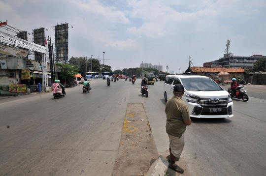 Ketiadaan JPO dan lampu merah di simpang Pulogadung ancam keselamatan pejalan kaki