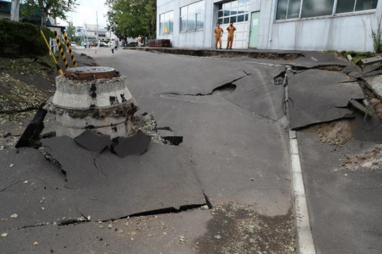 Ngeri, beginilah kerusakan parah akibat gempa 6,7 SR di Jepang