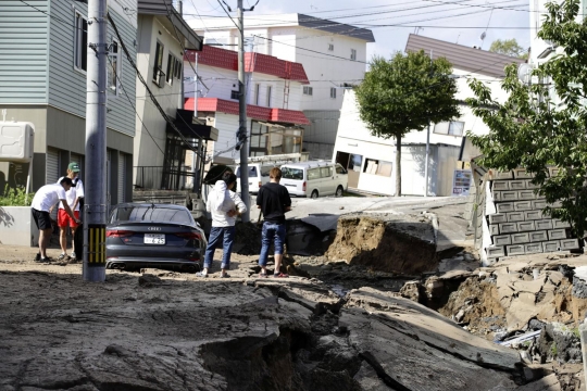 Ngeri, beginilah kerusakan parah akibat gempa 6,7 SR di Jepang