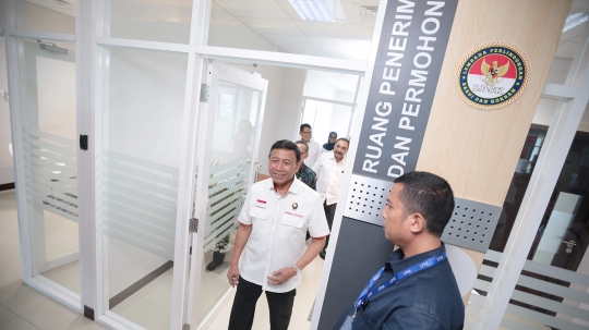 Tinjau gedung baru LPSK, Menkopolhukam Wiranto keliling ruangan fasilitas