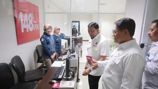 Tinjau gedung baru LPSK, Menkopolhukam Wiranto keliling ruangan fasilitas