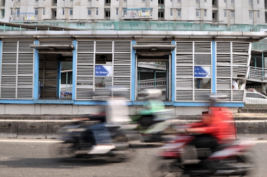 Kondisi memprihatinkan halte Transjakarta Pasar Rumput