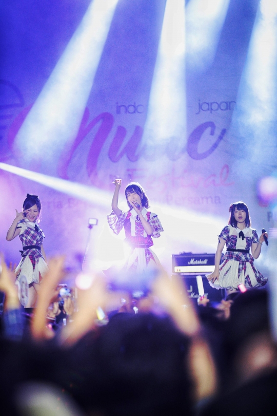 Aksi Idol group AKB48 di Jak-Japan Matsuri 2018