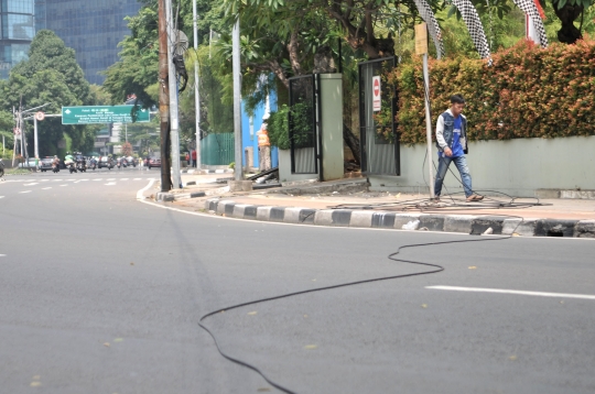 Kabel menjuntai di Jalan H Agus Salim bahayakan pengendara