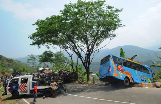 Penampakan bis yang tewaskan 21 penumpang di Sukabumi