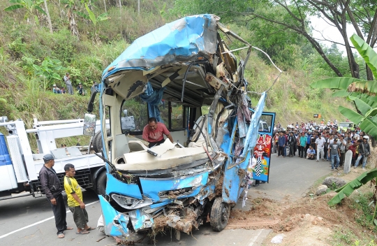 Penampakan bis yang tewaskan 21 penumpang di Sukabumi