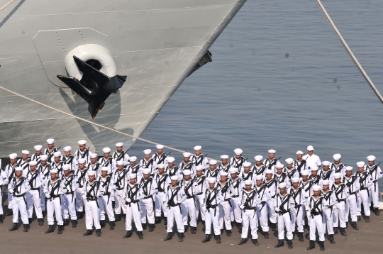 Ribuan prajurit laksanakan upacara peringatan HUT ke-73 TNI AL