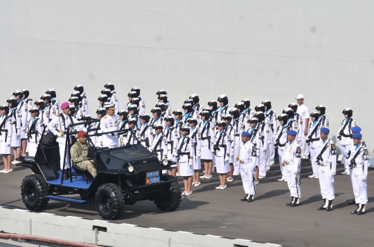 Ribuan prajurit laksanakan upacara peringatan HUT ke-73 TNI AL