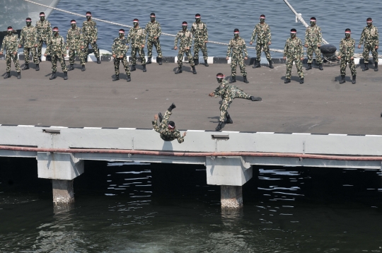 Ribuan prajurit laksanakan upacara peringatan HUT ke-73 TNI AL