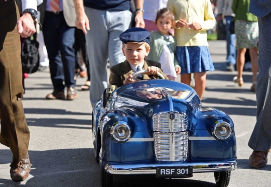 Meriahnya festival mobil klasik abad ke-20 di Inggris Selatan