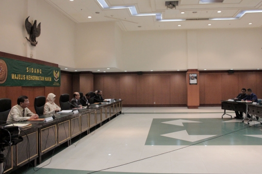 Sidang Majelis Kehormatan Hakim terkait kasus suap JWL