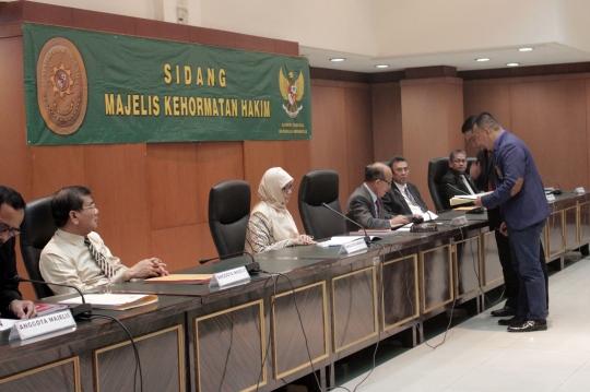 Sidang Majelis Kehormatan Hakim terkait kasus suap JWL