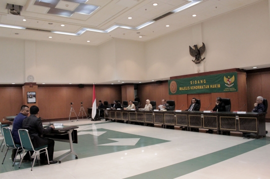 Sidang Majelis Kehormatan Hakim terkait kasus suap JWL