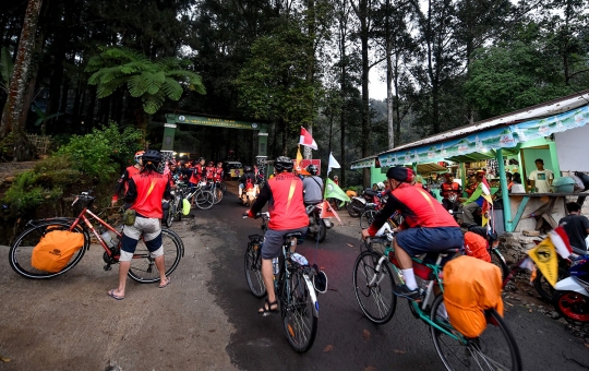 Keseruan gowes bareng dari Monas ke Gunung Salak