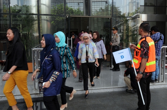 Ada kebakaran, ratusan pegawai KPK berhamburan tinggalkan gedung