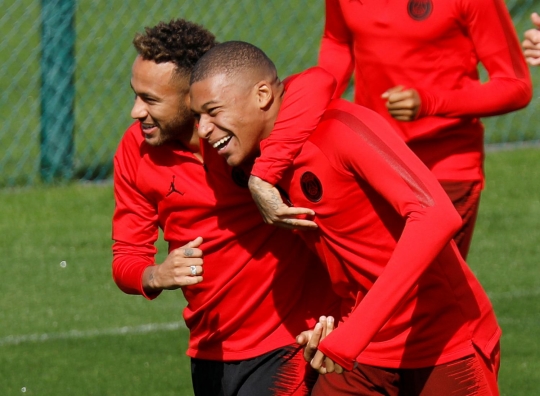 Keakraban Neymar dan Mbappe berlatih bersama jelang hadapi Liverpool