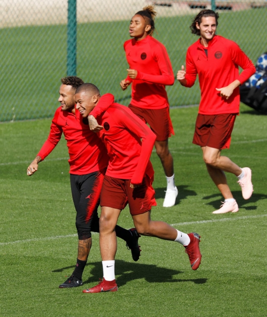 Keakraban Neymar dan Mbappe berlatih bersama jelang hadapi Liverpool