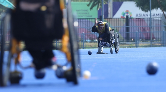 Atlet Para Games Indonesia cabor Lawn Bowls lakukan latihan dan adaptasi lapangan