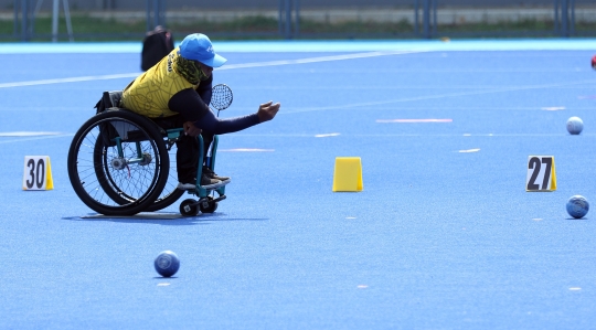 Atlet Para Games Indonesia cabor Lawn Bowls lakukan latihan dan adaptasi lapangan