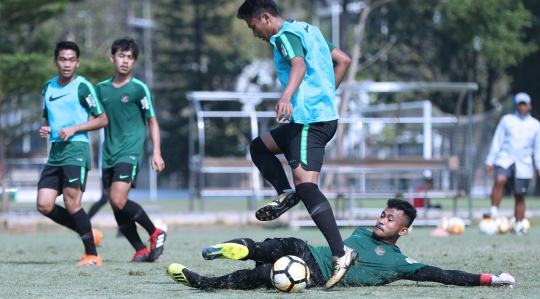 Timnas Indonesia U-19 latihan matangkan pola permainan