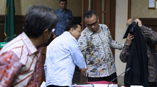 Ekspresi Setnov saat bersaksi di sidang Irvanto dan Made Oka Masagung