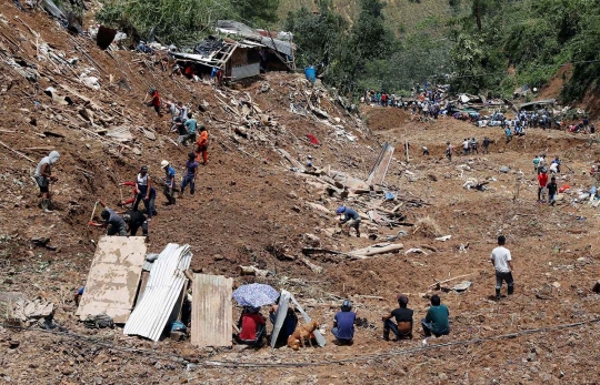 Tanah longsor akibat Topan Mangkhut kubur puluhan orang di Filipina