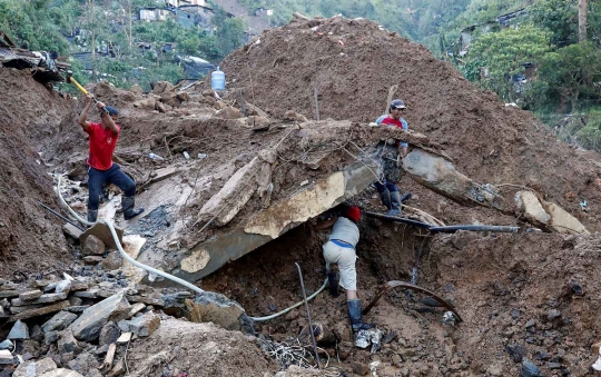Tanah longsor akibat Topan Mangkhut kubur puluhan orang di Filipina