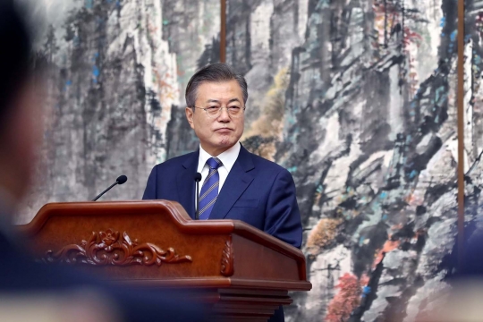 Semringah Kim Jong-un dan Moon Jae-in sepakati era tanpa perang