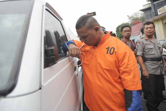 Mantan finalis Indonesia Idol menjadi tersangka pecah kaca mobil