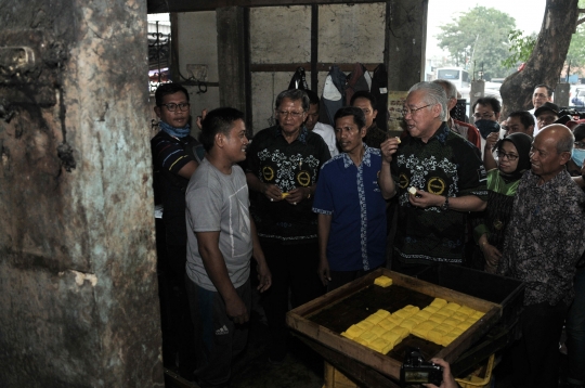 Mendag tinjau rumah pengrajin tempe dan tahu di Semanan