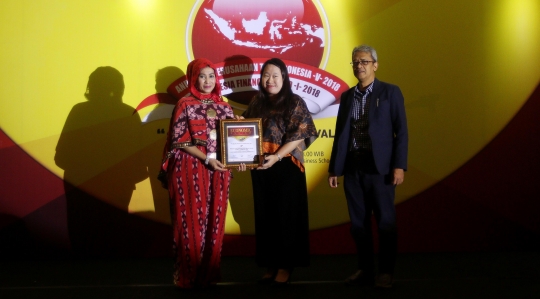 PT EMTEK dan PT Surya Citra Media raih penghargaan dari Economic Review