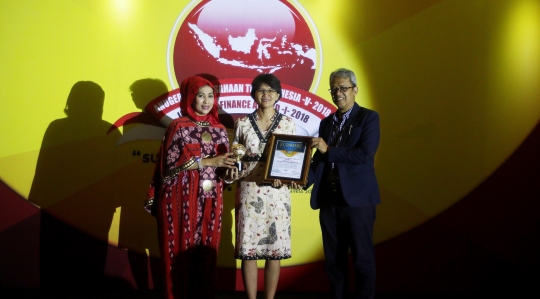 PT EMTEK dan PT Surya Citra Media raih penghargaan dari Economic Review