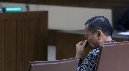 Ekspresi mantan anggota DPR Amin Santono jalani sidang perdana