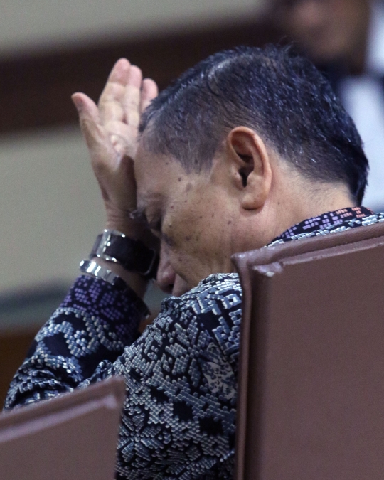 Ekspresi mantan anggota DPR Amin Santono jalani sidang perdana