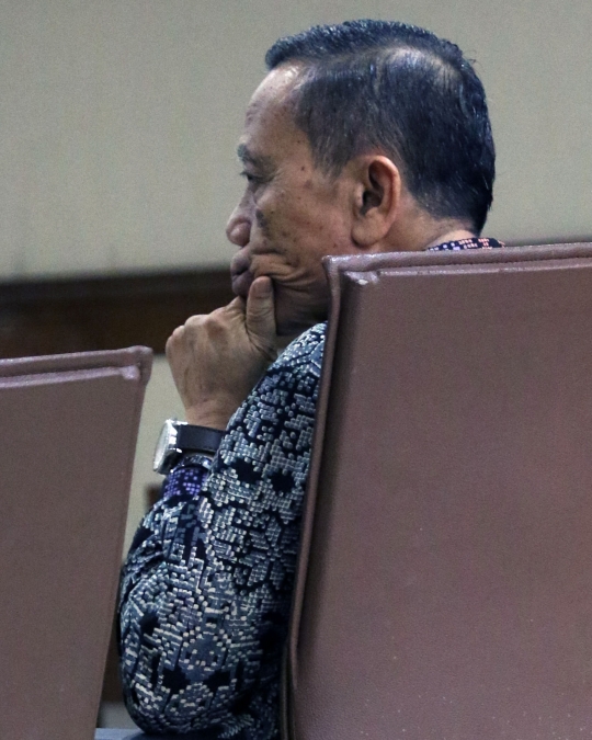 Ekspresi mantan anggota DPR Amin Santono jalani sidang perdana