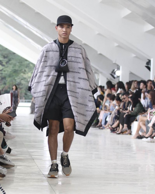 10 Tahun berkarya, Sapto Djojokartiko pamerkan 75 busana Spring/Summer 2019